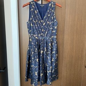 Banana republic navy and gold floral print knee length dress size 6